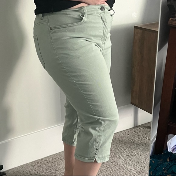 Mint green Amanda cropped jeans by Gloria Vanderbilt - Picture 2 of 6